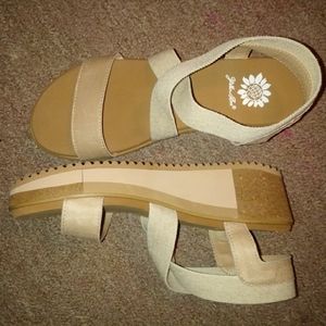 Size 7 Yellowbox Wedge Sandals